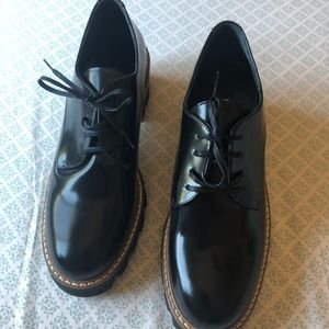 Black patent leather oxford style platform shoes